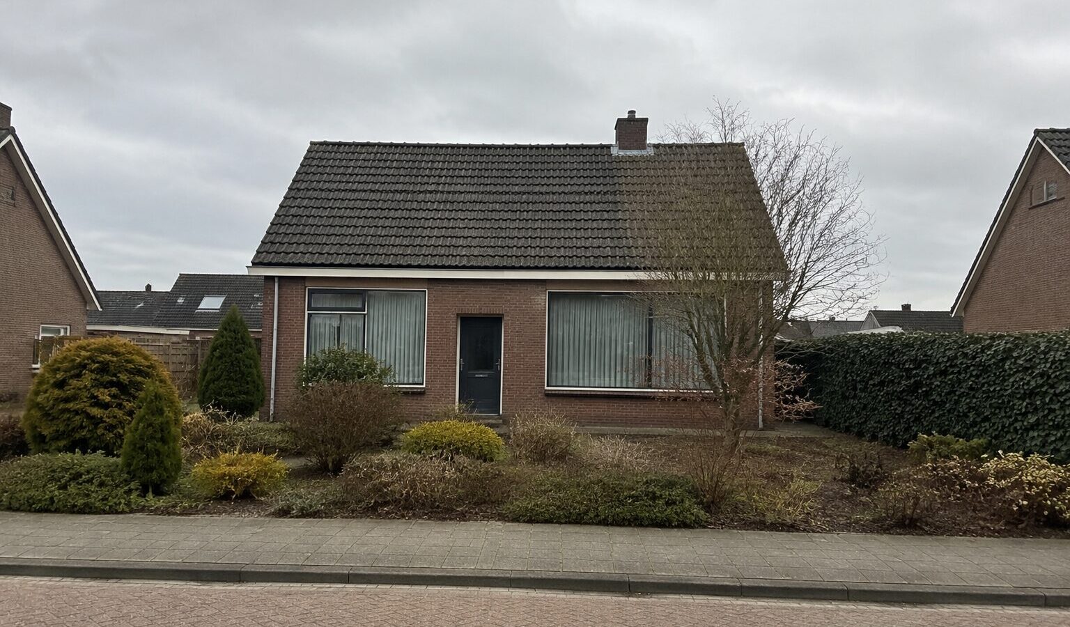 Vliegen boven je eigen woning: wat geldt er